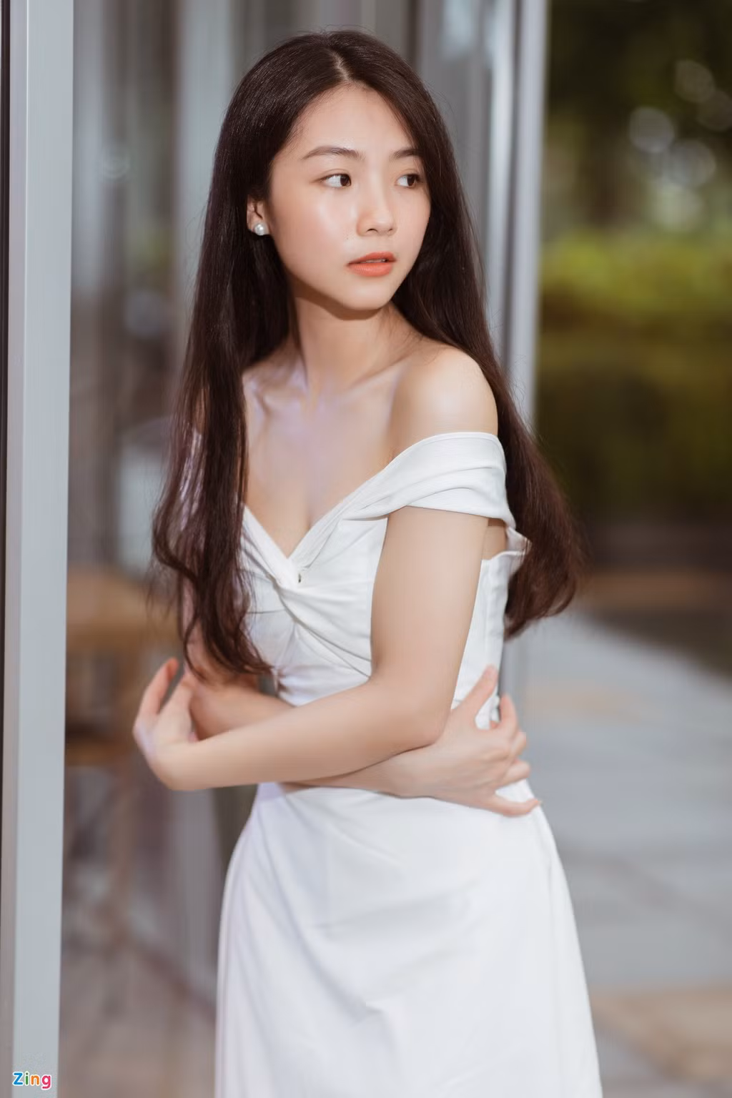 "Thần tượng lớn nhất của tôi là Emma Watson. Chị không chỉ là diễn viên xinh đẹp gắn liền với tuổi thơ của tôi mà còn là đại diện cho người đẹp hội tụ cả nhan sắc lẫn trí tuệ. Ngoài ra, Emma Watson còn thường xuyên làm từ thiện và tích cực tham gia các sự kiện, tổ chức vì cộng đồng", Thủy Tiên bày tỏ.