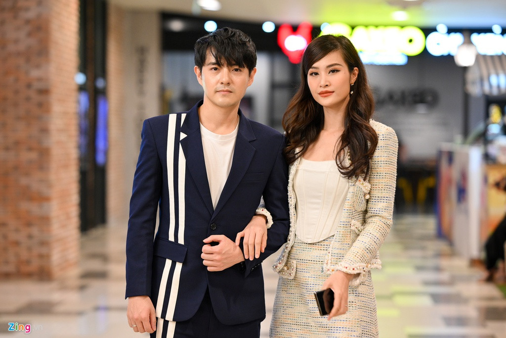 Cặp đôi Đông Nhi và Ông Cao Thắng lại đến ủng hộ nhà sản xuất, đạo diễn Quang Huy.