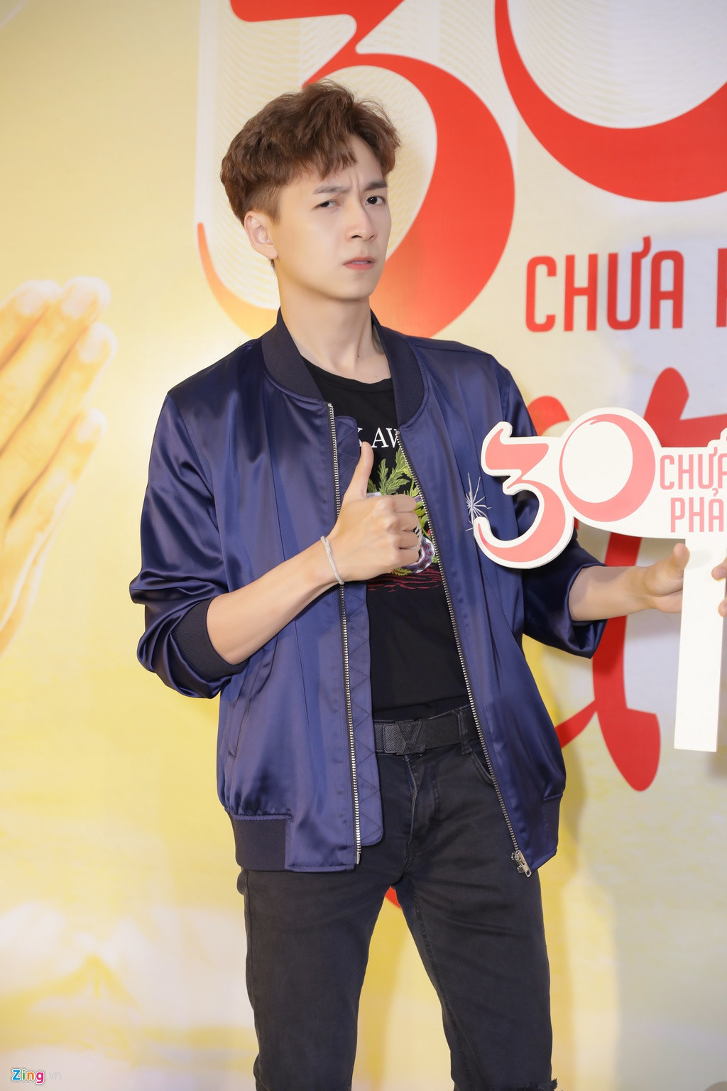 Ngô Kiến Huy với phong cách trẻ trung thường thấy. Chia sẻ với Zing.vn, anh tiết lộ thời gian qua đã giảm 10 kg do chăm chỉ tập boxing.