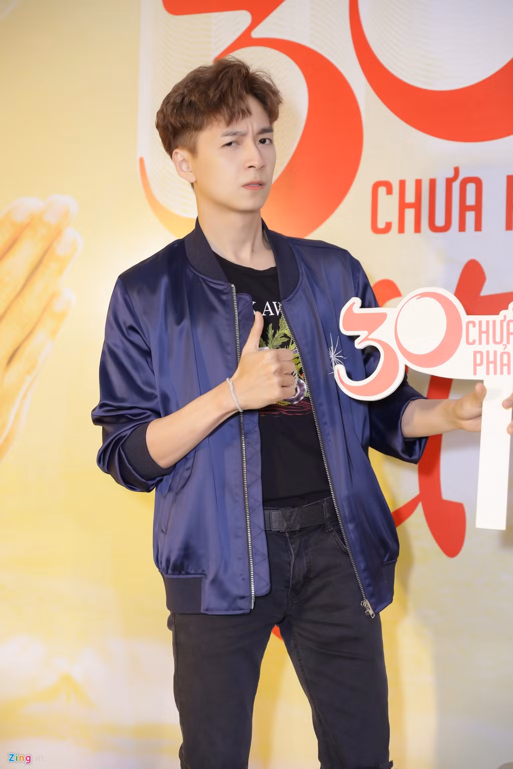 Ngô Kiến Huy với phong cách trẻ trung thường thấy. Chia sẻ với Zing.vn, anh tiết lộ thời gian qua đã giảm 10 kg do chăm chỉ tập boxing.