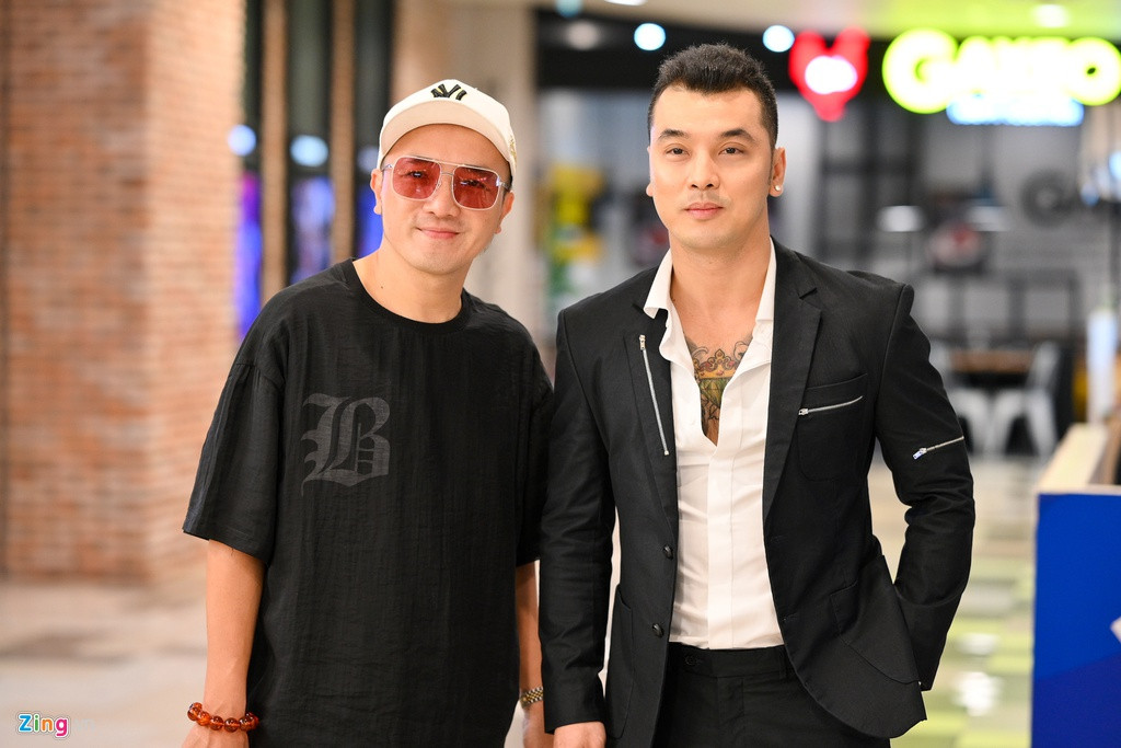 Cặp đôi Đông Nhi và Ông Cao Thắng lại đến ủng hộ nhà sản xuất, đạo diễn Quang Huy.