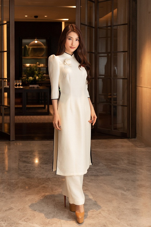 Diễm My “Tình yêu và tham vọng” hạnh phúc bên bạn trai doanh nhân Diem My “Tinh yeu va tham vong” hanh phuc ben ban trai doanh nhan