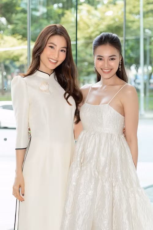 Ngoài bạn trai doanh nhân, nhiều bạn bè đồng nghiệp đã đến chúc mừng Diễm My.