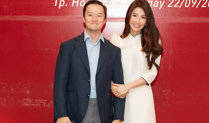 Đặc biệt, buổi lễ nhậm chức của Diễm My có sự xuất hiện của doanh nhân Vinh Nguyễn - bạn trai nữ diễn viên.