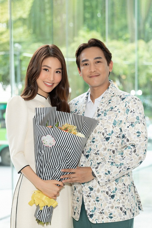 Hứa Vĩ Văn chúc mừng Diễm My 9X.