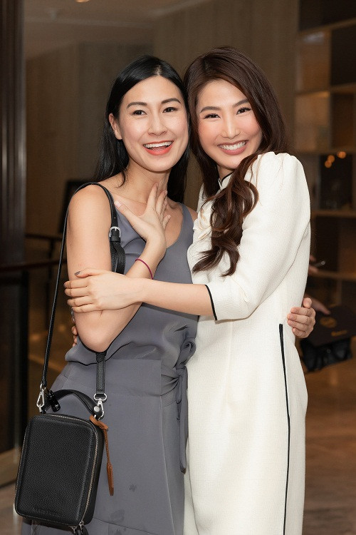 Kathy Uyên thân thiết cùng Diễm My.