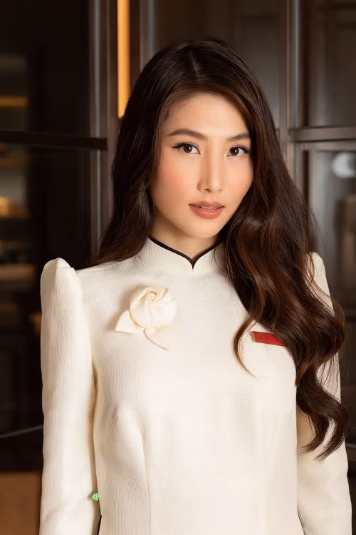 Diễm My được bạn trai ủng hộ hết mình trong công việc. Đây cũng là lần hiếm hoi Diễm My công khai bạn trai trước công chúng.