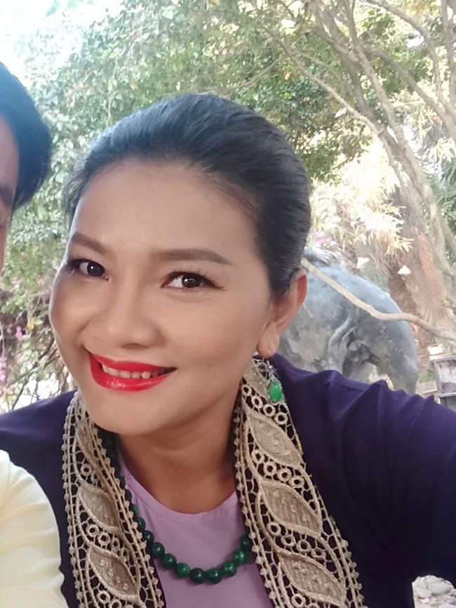 Sinh năm 1977, nữ hoàng cảnh nóng một thời của màn ảnh Việt giờ đây vẫn giữ được vẻ đẹp đằm thắm.