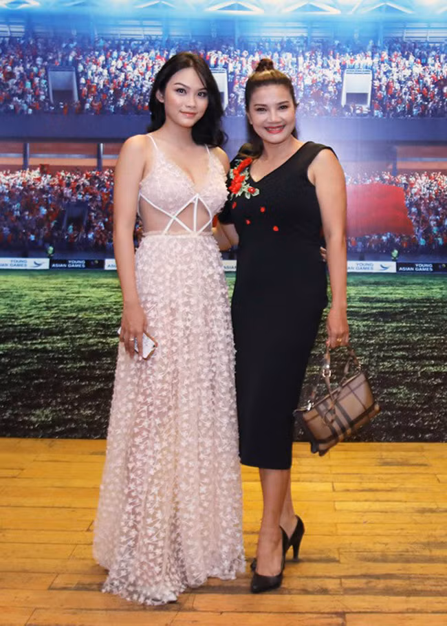 Thừa hưởng những tố chất nghệ thuật từ mẹ, Thanh Tú luôn sẵn sàng thử sức trong nhiều tuýp nhân vật đa dạng.