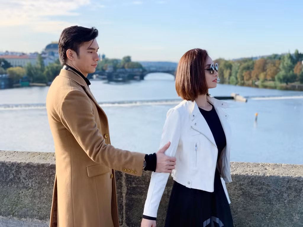 Lã Thanh Huyền từ chối chia sẻ cụ thể số tiền đầu tư cho trang phục, song khán giả tinh ý có thể nhận ra cô diện nhiều hàng hiệu của những hãng lớn như Dior, Chanel, Fendi, YSL, Gucci... Từ những phụ kiện nhỏ như kính mắt, thắt lưng, khuyên tai đều được người đẹp "chăm chút" kỹ lưỡng.