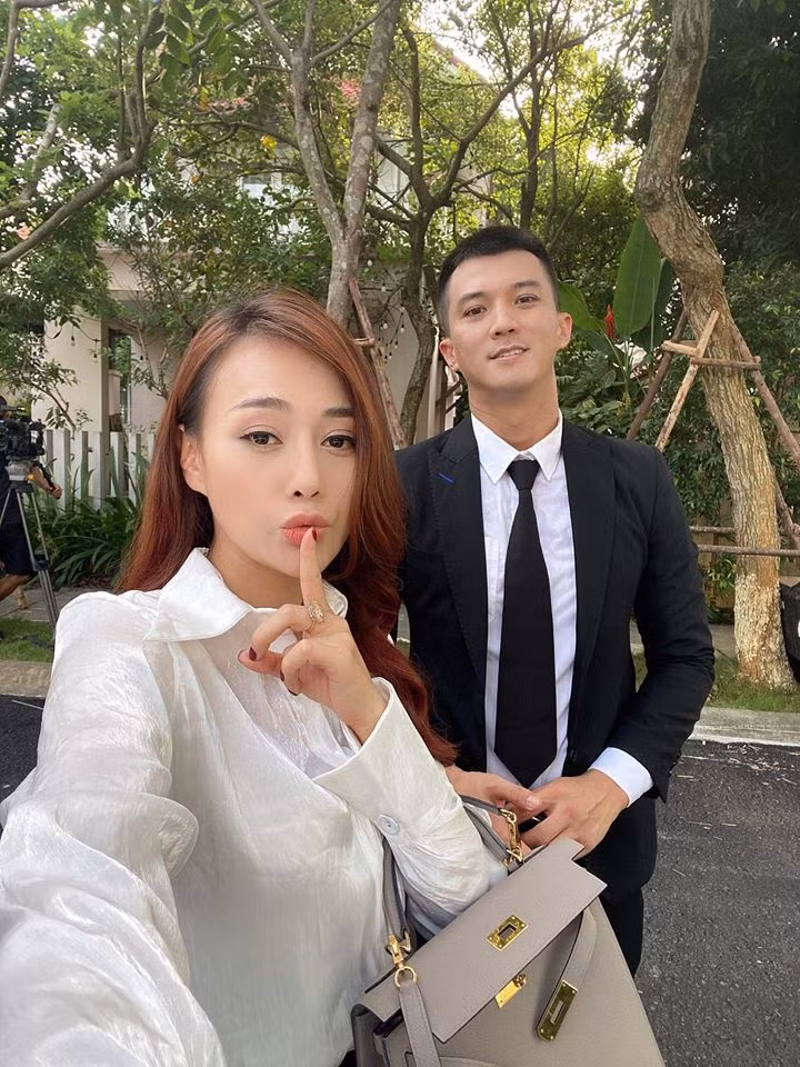 Hình ảnh Phương Oanh xây dựng cho vai Thiên Trang theo hướng vừa cá tính, vừa gợi cảm. Nữ diễn viên bày tỏ đây là nhân vật giống tính cách ngoài đời của cô nhất. Trước đó, 8X thường được các đạo diễn lựa chọn vào vai có số phận, hoàn cảnh éo le, chịu nhiều khổ cực.