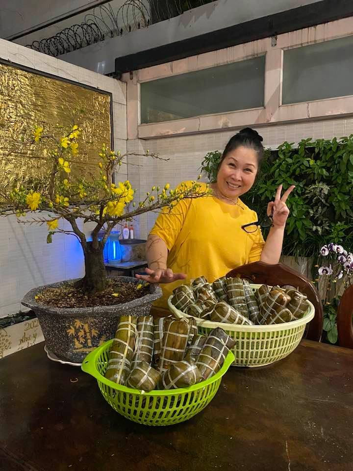 Khu gia trang này một tay do cựu diễn viên Lê Tuấn Anh bài trí. Tại đây, vợ chồng nghệ sĩ Hồng Vân cũng có đầy đủ nguyên liệu sạch cho bữa ăn của gia đình.