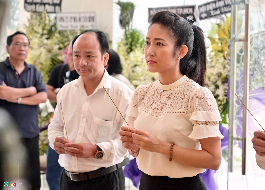 Thanh Thúy có mặt ở lễ tang từ ngày Chánh Tín mới mất để cầu nguyện cho đàn anh được yên nghỉ. Sinh thời, nam nghệ sĩ hiền lành, tốt bụng và nhiệt huyết với nghệ thuật nên được nhiều người mến mộ.