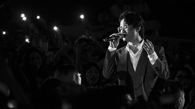 Bất kì ai khi thưởng nhạc của "chàng trai ngôn tình" đều say mê không dứt bởi "Tuấn thay đổi âm nhạc nương theo những biến chuyển cảm xúc của người phụ nữ khi họ dần trưởng thành. Phải chín chắn hơn, điềm đạm và tinh tế hơn, song nhất định luôn cần khoáng đạt, tâm hồn rộn ràng mới có thể chiều lòng phụ nữ". Xem video "Hà Anh Tuấn quyên góp 2 tỷ chống dịch COVID-19". Nguồn VTC: