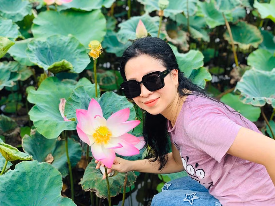 Vợ chồng ca sĩ Trọng Tấn đã yêu nhau từ hồi cấp 3, khi cả hai cùng học trường Lam Sơn, Thanh Hóa. Sau khi kết hôn, Thanh Hoa tập trung chăm sóc hai con, quản lý việc kinh doanh và giúp chồng phấn đấu trên con đường âm nhạc, học vấn.