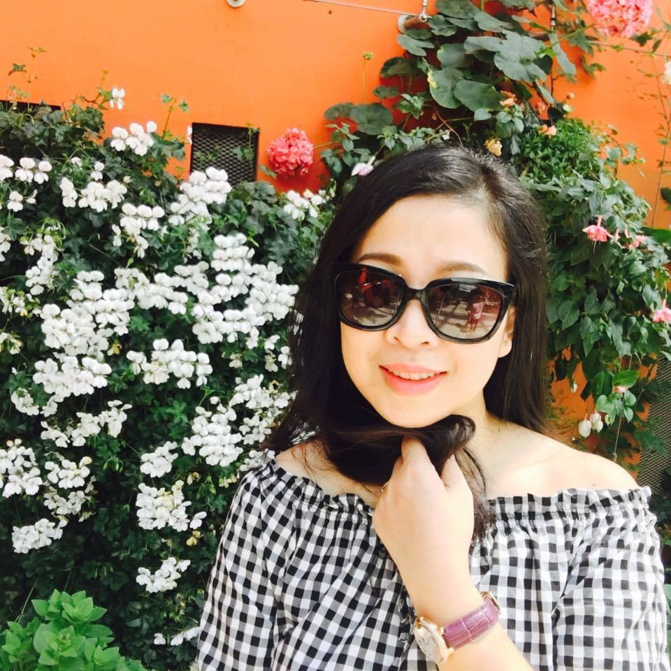 Nhan sắc xinh đẹp, trẻ trung của bà xã Trọng Tấn.