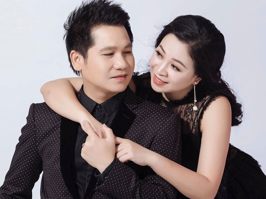 Thế nhưng, ở giai đoạn này, khi có hai con, ngày ngày cận kề, mọi thứ trở nên khác biệt nhưng Trọng Tấn vẫn dành thời gian bày tỏ sự lãng mạn của mình theo cách khác dành cho vợ.