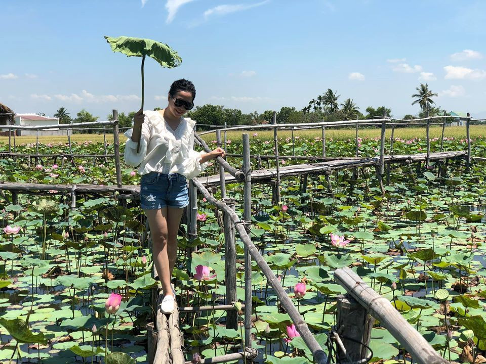 Cả 2 dành thời gian đi du lịch cùng nhau và không quên chụp những bức hình kỷ niệm.