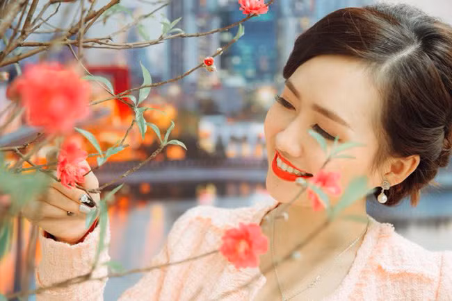 Cô nàng thu hút hơn 30.000 follow tại trang cá nhân nhờ những bức hình đẹp và công việc tại nhà đài.