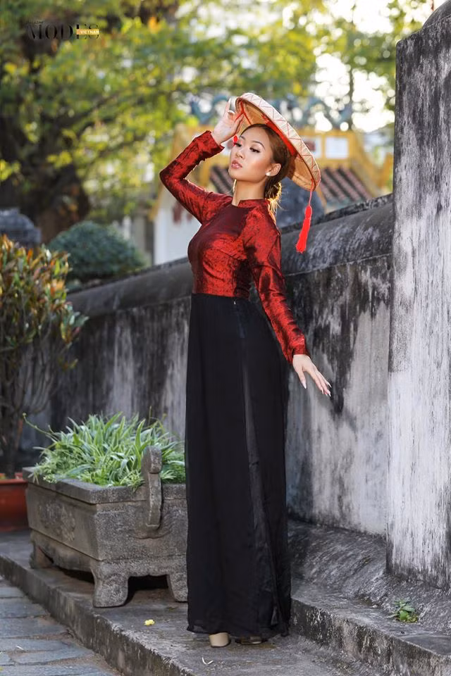 Năm ngoái, Jacqueline Đặng- Hoa hậu Việt Nam Toàn cầu 2017 còn tham gia cuộc thi Miss Planet International - Hoa hậu Quốc tế Hành tinh 2019 tại Campuchia và giành được ngôi vị Hoa hậu nhân ái - Miss Humanitarian 2019, đồng thời lọt top 16 chung cuộc.