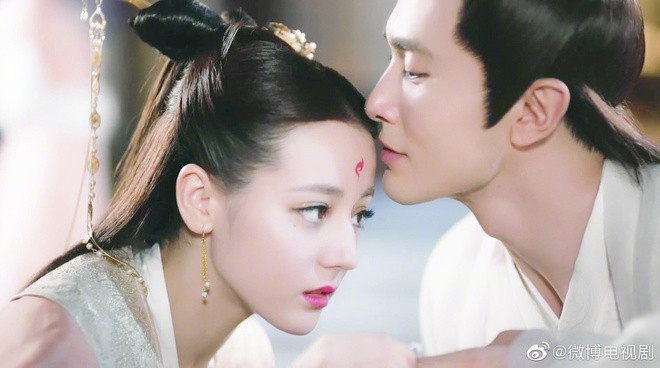 Dù nửa đầu của phim phải nhận nhiều chê bai, tình tiết nhàm chán và ít cao trào, nửa sau của phim đã được đánh giá tốt hơn khi tập trung vào chuyện tình cảm của hai nhân vật chính. Các cảnh thân mật ngọt ngào giữa hai nhân vật chính cũng là yếu tố thu hút người xem của Chẩm thượng thư. Nhờ sự ăn ý trong diễn xuất của cặp đôi chính nên phim vẫn có lượng người xem hùng hậu với 4 tỷ lượt xem trực tuyến, điểm đánh giá của phim trên Douban cũng tăng nhẹ, từ 5.7 điểm lên 6.0/10 điểm, với hơn 140 nghìn lượt bình chọn.