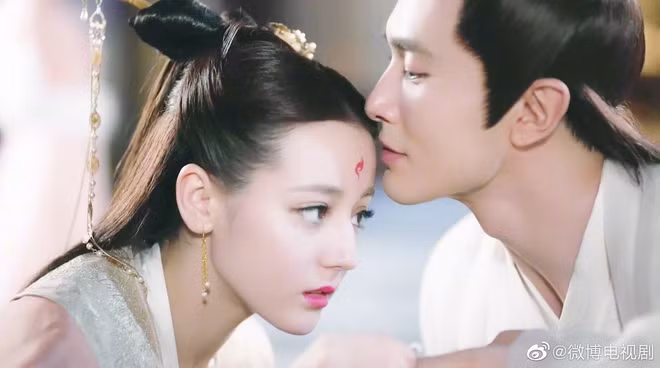 Dù nửa đầu của phim phải nhận nhiều chê bai, tình tiết nhàm chán và ít cao trào, nửa sau của phim đã được đánh giá tốt hơn khi tập trung vào chuyện tình cảm của hai nhân vật chính. Các cảnh thân mật ngọt ngào giữa hai nhân vật chính cũng là yếu tố thu hút người xem của Chẩm thượng thư. Nhờ sự ăn ý trong diễn xuất của cặp đôi chính nên phim vẫn có lượng người xem hùng hậu với 4 tỷ lượt xem trực tuyến, điểm đánh giá của phim trên Douban cũng tăng nhẹ, từ 5.7 điểm lên 6.0/10 điểm, với hơn 140 nghìn lượt bình chọn.