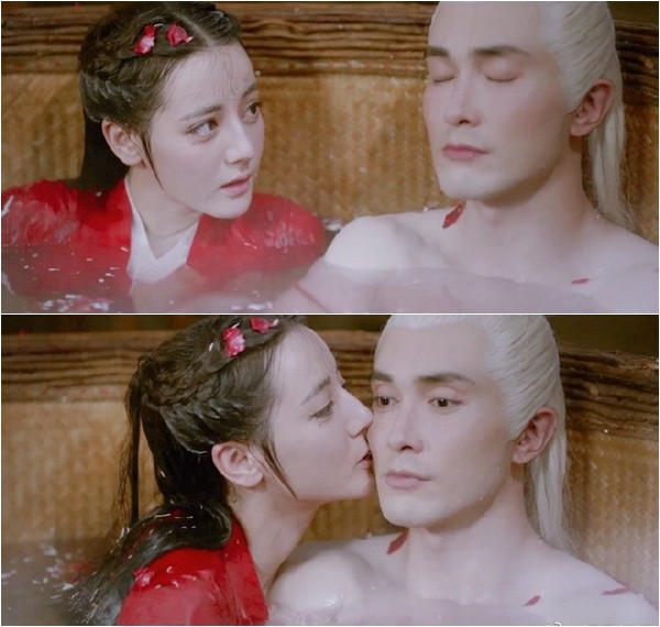 Trước đó, phim cũng gây bất ngờ cho người xem khi xuất hiện nhiều phân cảnh thân mật của hai nhân vật chính như cảnh tắm bồn, khóa môi mãnh liệt... Cư dân mạng dành nhiều lời khen cho phim và hai diễn viên chính: "Một phân cảnh rất ngọt ngào", "Càng về cuối phim càng hấp dẫn", "Cặp đôi chính đóng rất ăn ý", "Ban đầu, tôi không đặt kỳ vọng nhiều lắm nhưng nửa sau của phim khá hơn phần đầu", "Cuối cùng Phượng Cửu và Đế quân cũng được hạnh phúc"...