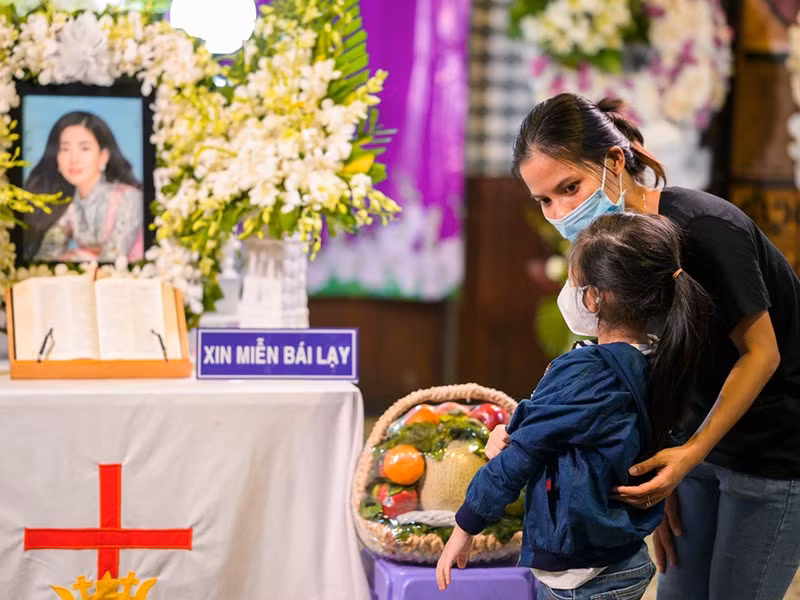 Xuc dong loi nhan con gai Mai Phuong: Co len Lavie, ca the gioi ben con!