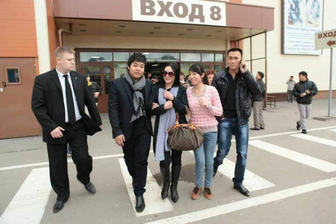 Vi sao fan Nhu Quynh doi tay chay ca si Quang Le?