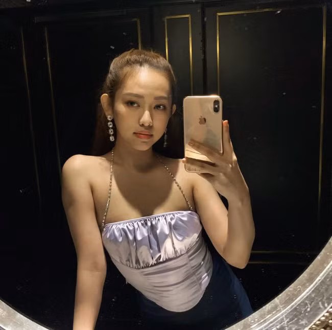 Nói về chuyện tình ồn ào trong quá khứ, Thuý Vi cho rằng, đó chỉ là hành động thiếu chín chắn khi còn quá trẻ và nếu ở thời điểm hiện tại, cách ứng xử của cô sẽ khác. "Hot girl thị phi" cũng cho rằng đây là lỗi sai của mình và cô rất hối hận vì hành động bồng bột trong quá khứ khi đăng đàn "tố" chàng thiếu gia "bắt cá hai tay".