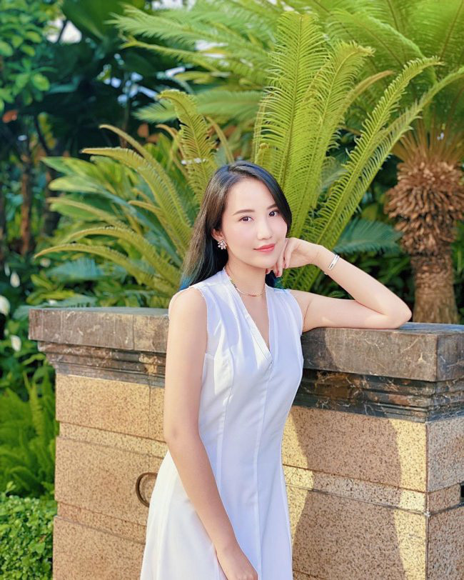 "Cuộc sống của mình thì vẫn thế thôi, không có gì biến động cả đâu. Hiện tại, công việc tại trường John Robert Powers cũng khá bận rộn vì mình có rất nhiều kế hoạch cho công việc" - Primmy Trương chia sẻ về cuộc sống hiện tại sau mối tình không trọn vẹn.