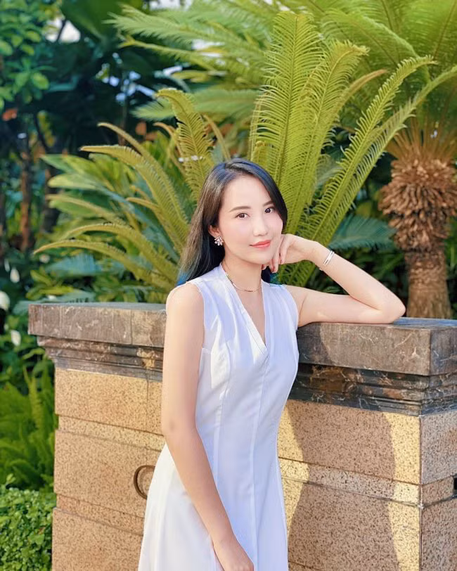 "Cuộc sống của mình thì vẫn thế thôi, không có gì biến động cả đâu. Hiện tại, công việc tại trường John Robert Powers cũng khá bận rộn vì mình có rất nhiều kế hoạch cho công việc" - Primmy Trương chia sẻ về cuộc sống hiện tại sau mối tình không trọn vẹn.