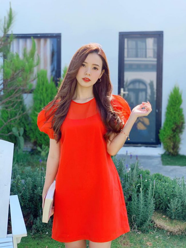 Dù kín kẽ trong chuyện tình cảm, song thời gian qua, Midu liên tục vướng tin đồn tình cảm với một loạt các sao nam trong showbiz Việt.