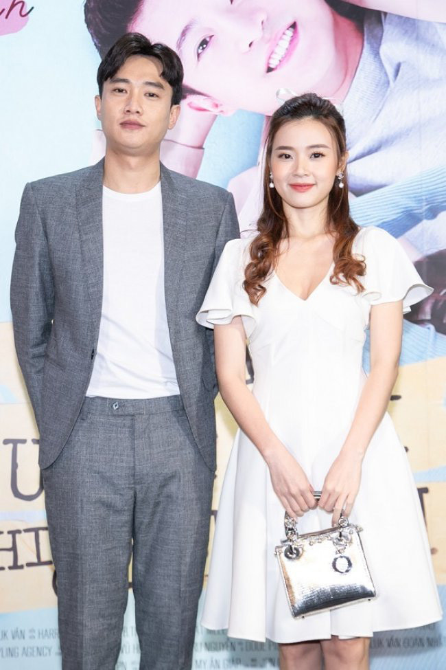 Midu liên tục được "đẩy thuyền" với diễn viên Quốc Trường, khi cả hai bị "soi" liên tục "thả thính" qua lại và tương tác đều đặn trên mạng xã hội. Cặp đôi được người hâm mộ ủng hộ đến với nhau vì rất đẹp đôi, tương xứng về ngoại hình lẫn gia thế. Quốc Trường và Midu cũng bị để lộ nhiều bằng chứng hẹn hò bí mật, đi ăn tối, thường xuyên xuất hiện cùng nhau... điều này càng khiến fan thêm hoài nghi về mối quan hệ.