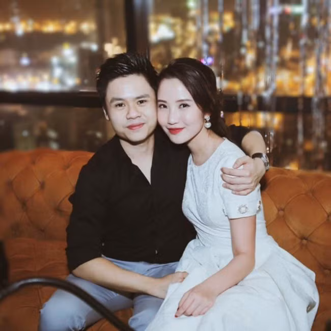 Sau khi huỷ hôn với Midu vì ồn ào liên quan đến "người thứ 3" Thuý Vi, thiếu gia Phan Thành công khai hẹn hò với hot girl Primmy Trương.