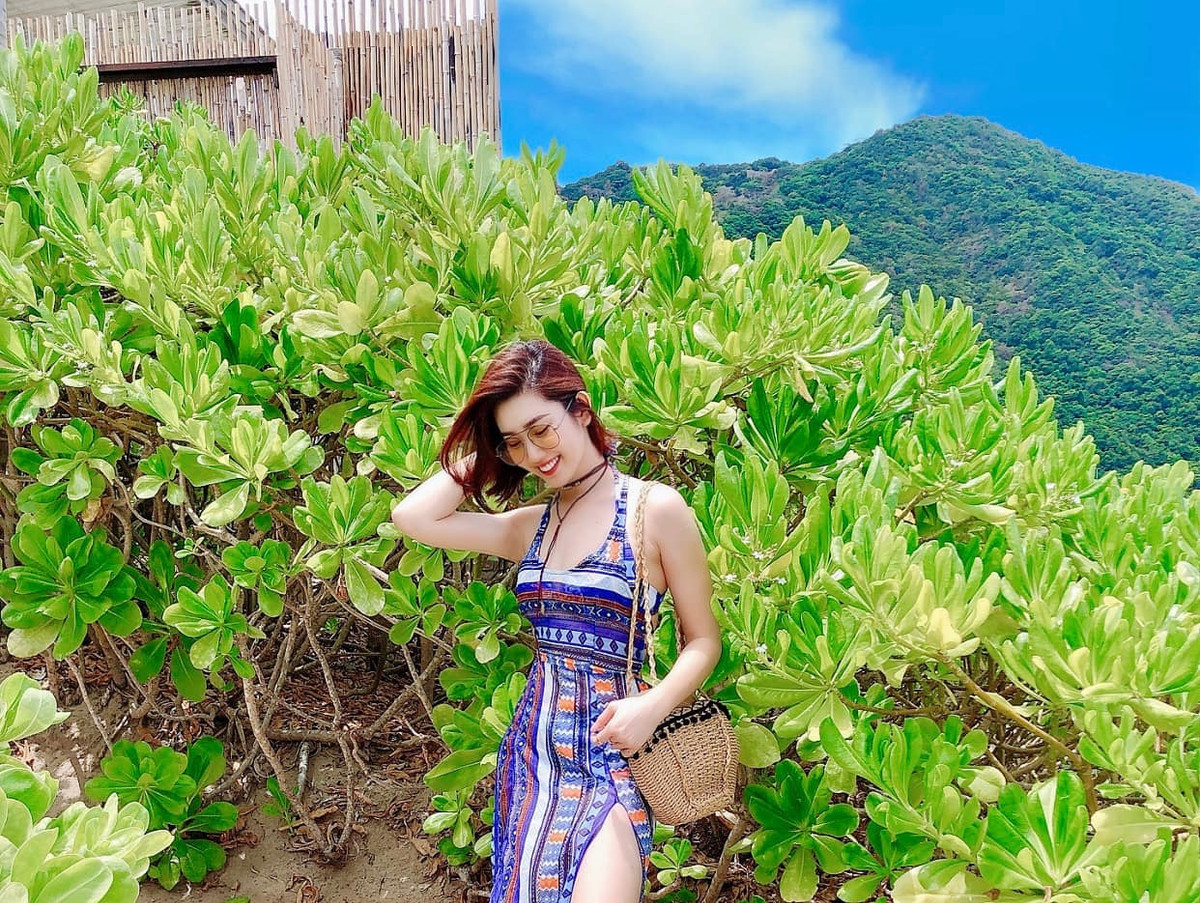 "Sấp mặt vào công việc là có thật mọi người ơi", Thuý Ngân xinh đẹp trong bức ảnh mới đăng tải.