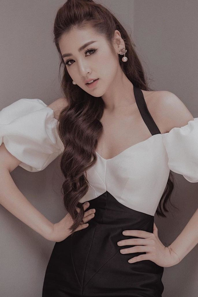 Á hậu Tú Anh nhận nhiều lời khen bởi nhan sắc ngày càng xinh đẹp dù đã là mẹ 1 con. "Người em gái hân hoan đi làm sau 1 cái Tết thật dài", người đẹp dí dỏm.