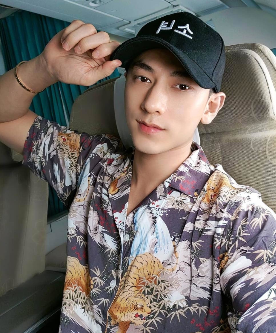 Isaac đăng hình ảnh mới thông báo bắt đầu trở lại với công việc.