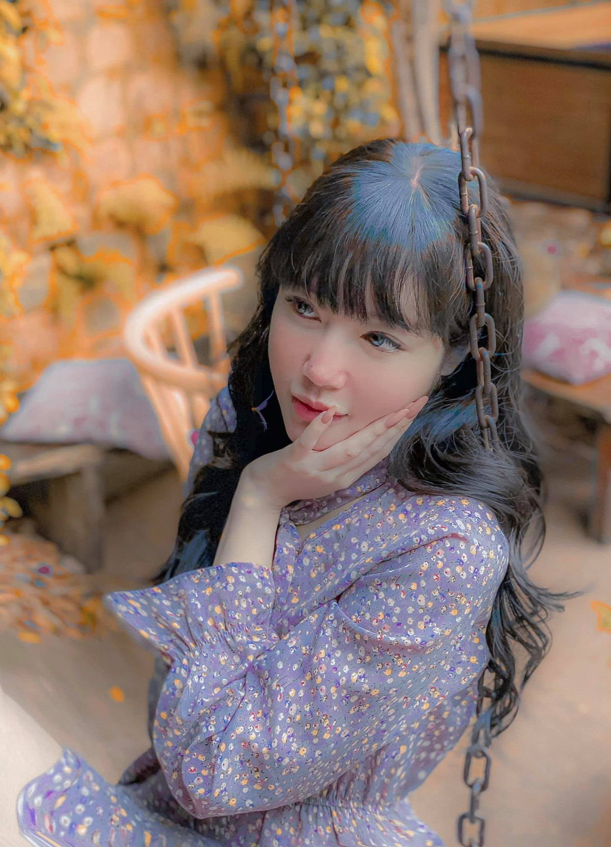 Không còn sexy, Elly Trần chia sẻ bức ảnh nữ tính bất ngờ. Hình ảnh nhận được nhiều lời khen từ người hâm mộ.