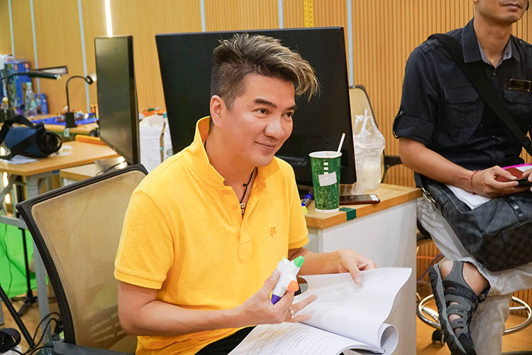 Vừa tập luyện, dàn nghệ sĩ đình đám vừa tạo ra những tình huống “khó đỡ” khiến khán giả không nhịn nổi cười.