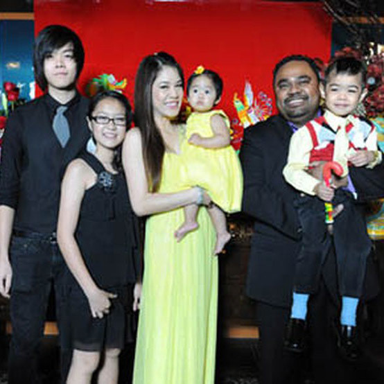 Và sau này chính anh cùng với Thu Phương nuôi dạy, chăm sóc hai con riêng của cô, điều mà không phải người đàn ông nào cũng sẵn sàng.