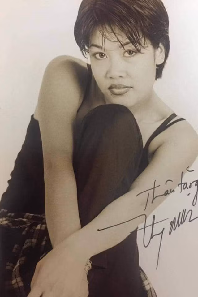 12 năm xa quê tìm mọi cách để kiếm sống và giữ đam mê ca hát khiến nữ ca sĩ có lúc tưởng chừng kiệt sức.