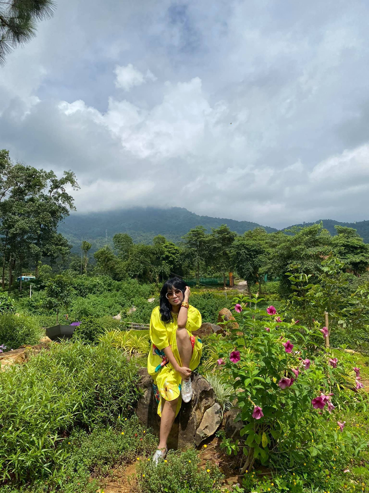 "Trong cuộc sống này có một số người, bạn giúp họ cả trăm lần họ không có được một lời cảm ơn. Nhưng chỉ một lần không giúp, họ quay ra hận bạn. Bao nhiêu cố gắng nỗ lực bỏ ra vì người khác, thứ bạn nhận lại được không phải là sự chân thành mà chỉ là nỗi cay đắng" - những triết lý được Thanh Lam trích đăng trên trang cá nhân mới đây.