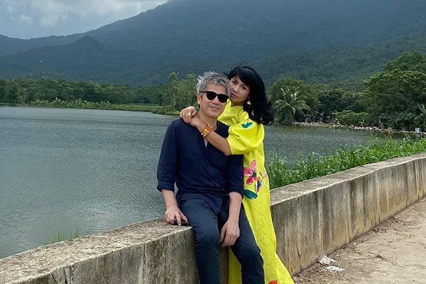 Vốn là người khép kín, Diva Hà Thành thời gian gần đây thoải mái hơn trong việc chia sẻ chuyện tình cảm. Bạn bè và fan bày tỏ ủng hộ, thậm chí giục Thanh Lam và bạn trai sớm kết hôn.