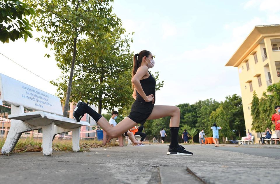 Võ Hoàng Yến là một trong số những sao Việt bị cách ly tập trung, sau khi cô trở về từ Mỹ. Tại đây, người đẹp đã chấp hành tốt quy định tại nơi cách ly.