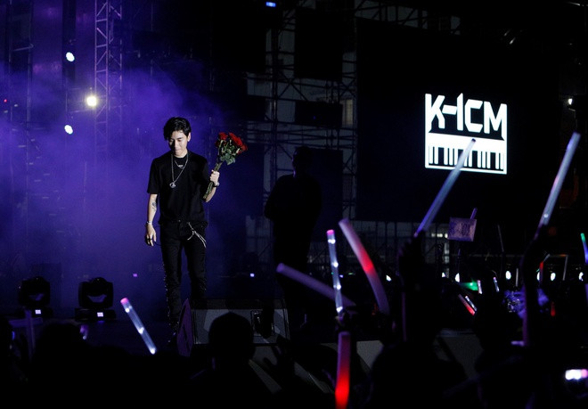 Trong khi đó, viết trên trang cá nhân, K-ICM chia sẻ: "Mọi chuyện đúng sai, hãy để thời gian cho ta câu trả lời xứng đáng. Rồi sẽ có những người ra đi và người ở lại, Khánh đều tôn trọng lựa chọn của các bạn”.