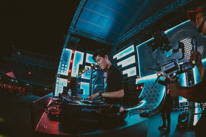 Nhiều khán giả nhận được thông báo video biến mất với lý do bản quyền. Ban tổ chức hiện chưa đưa ra giải thích nhưng nhiều khán giả cho rằng việc K-ICM chơi đàn trên nền nhạc The Spectre của Alan Walker chính là lý do.