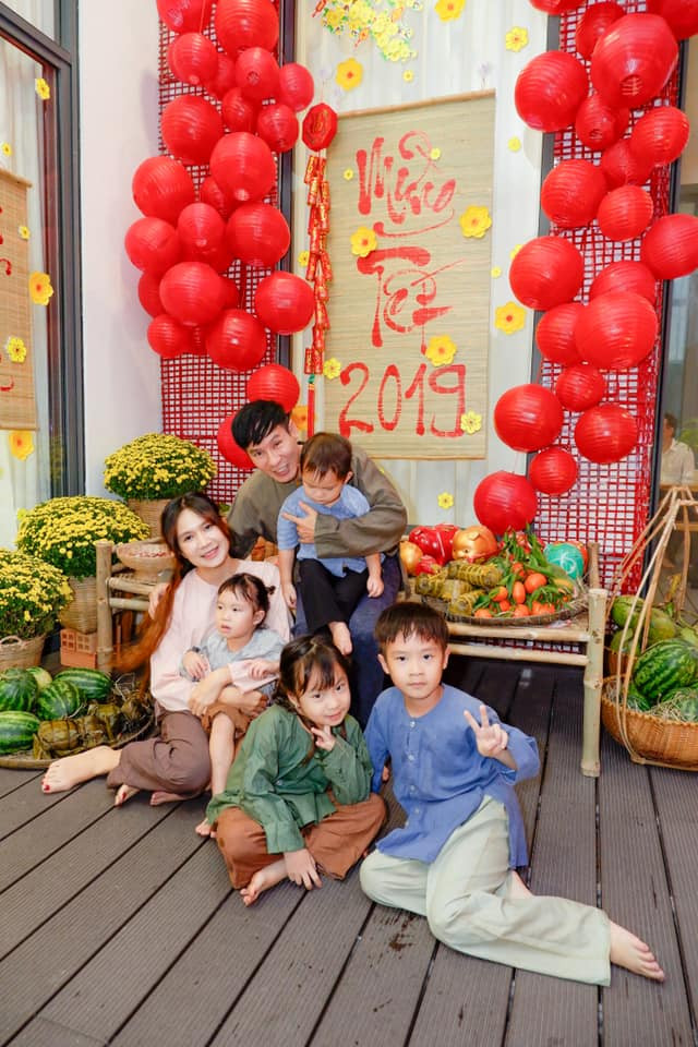 Lý Hải chia sẻ, anh để các bé tự làm chủ mọi quyết định của mình, không gò bó, ép buộc các con. Đương nhiên, mọi hoạt động của các bé đều được bố mẹ quan tâm, uốn nắn kịp thời nếu các bé làm sai.