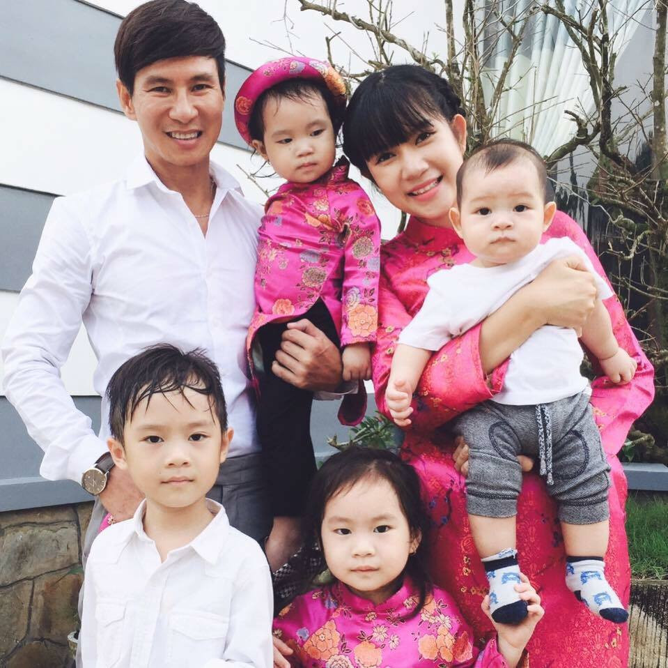 Rio học bốn ngoại ngữ là tiếng Anh, Nhật, Hàn, Trung. Bên cạnh đó, bé còn học bơi, học võ, đàn piano và boxing. Đặc biệt, con trai cả nhà Lý Hải còn được khen viết chữ rất đẹp.