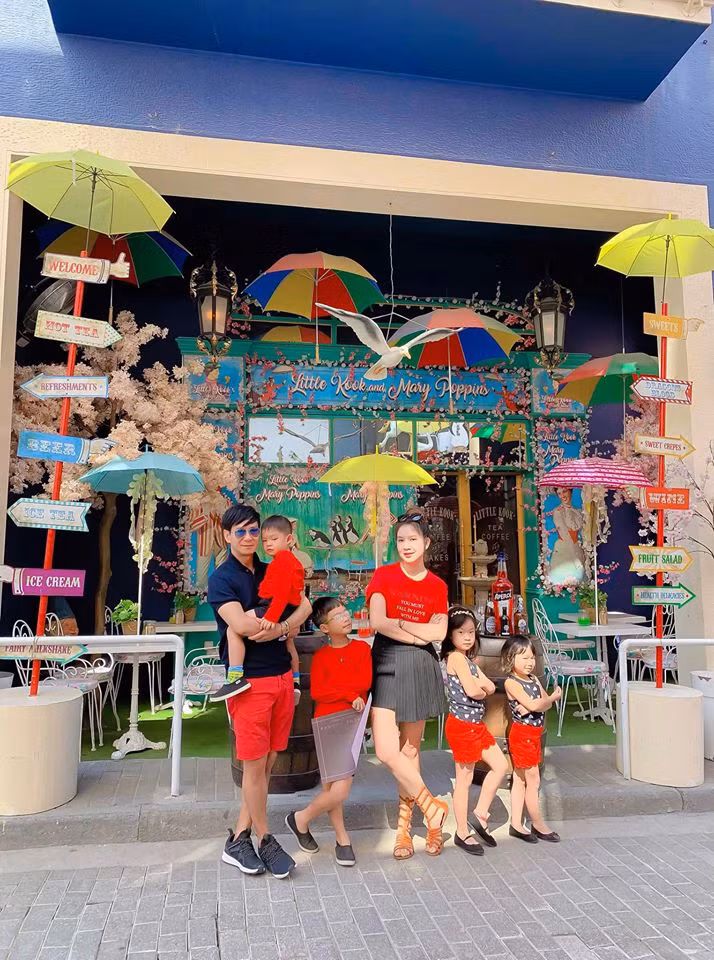 Cherry được khen giống bố. Nhóc tì nhà Lý Hải thích học ngoại ngữ, vẽ tranh.